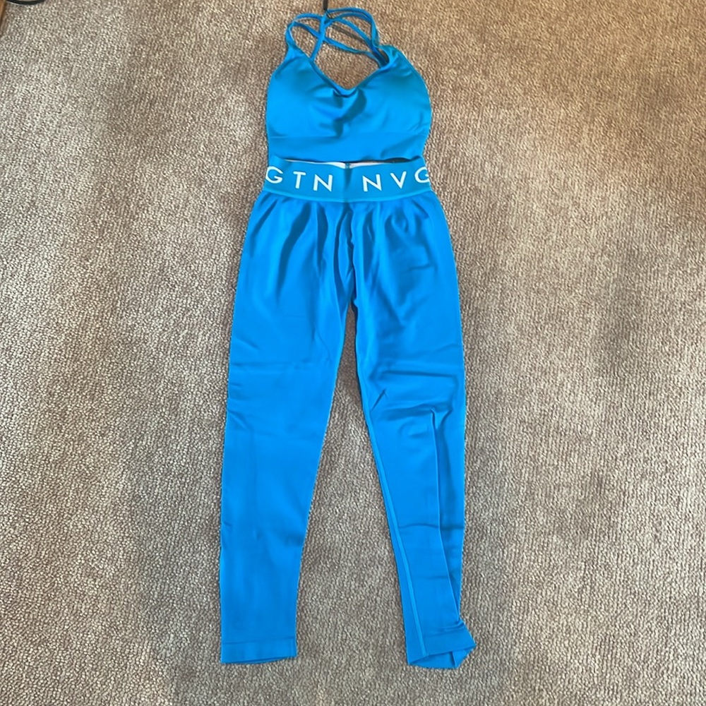 NVGTN Caribbean Blue Virtue seamless bra and Sport Seamless Leggings both - M